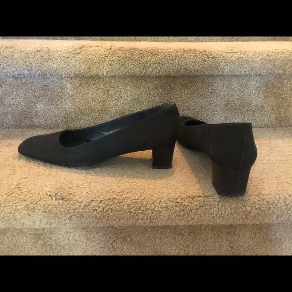 Black linen pumps